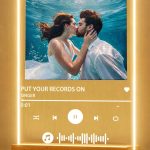 Placa personalizada con luz led y foto grabada.
